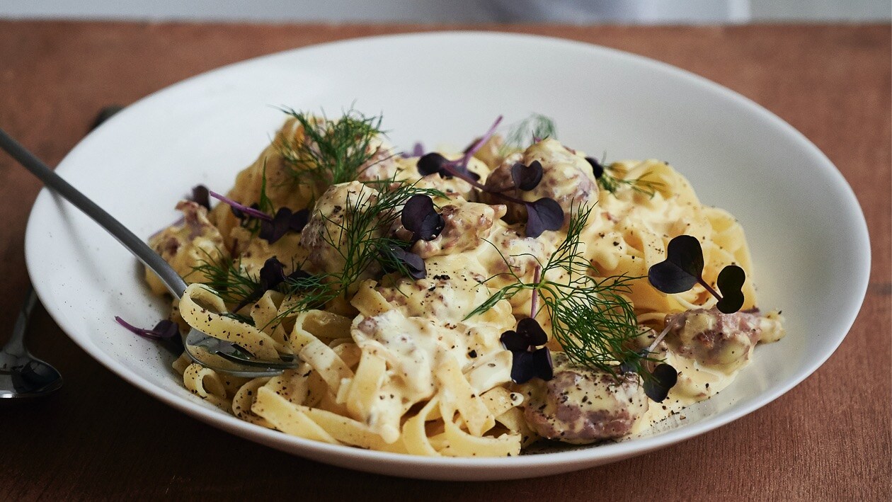 Tagliatelle med Salsiccia & Hvidløgssmørsauce – - Opskrift
