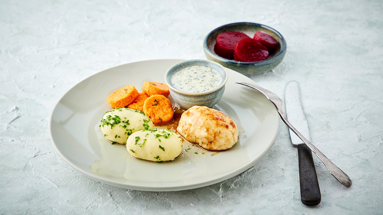 Fiskefrikadeller med kartofler, gulerødder og dildcreme (DYSFAGI) – - Opskrift