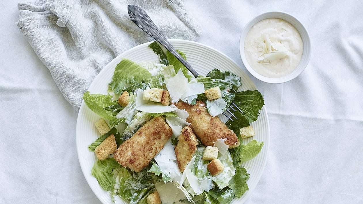 Cæsarsalat med sprød fisk og hummercreme – - Opskrift