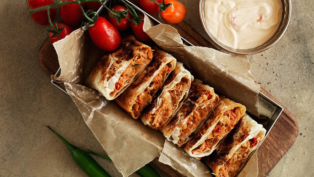 Murtabak-filo med kylling, tomat og chili – - Opskrift