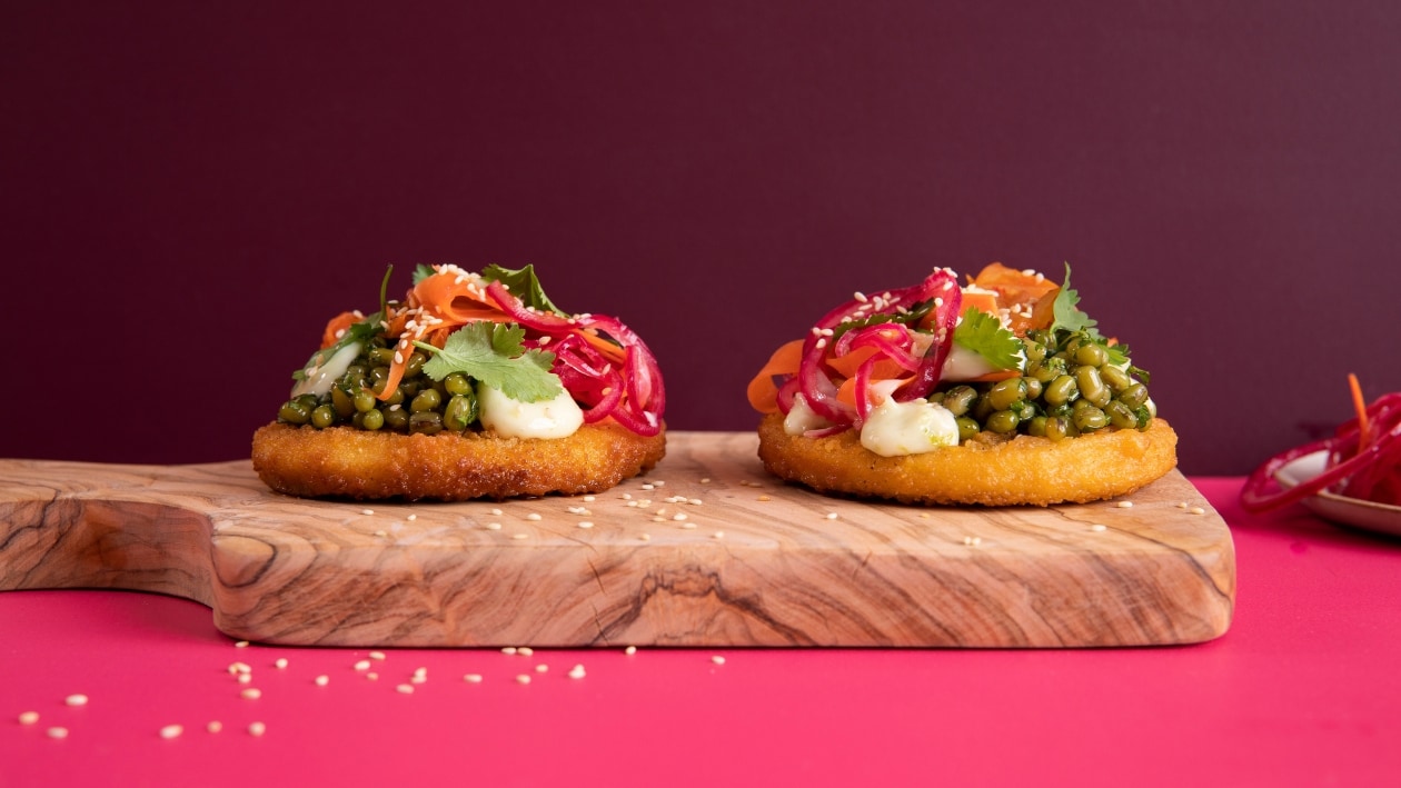 Crispy NoChicken ”Asian Style”, ingefær, kimchi, wasabi crème og koriander. – - Opskrift