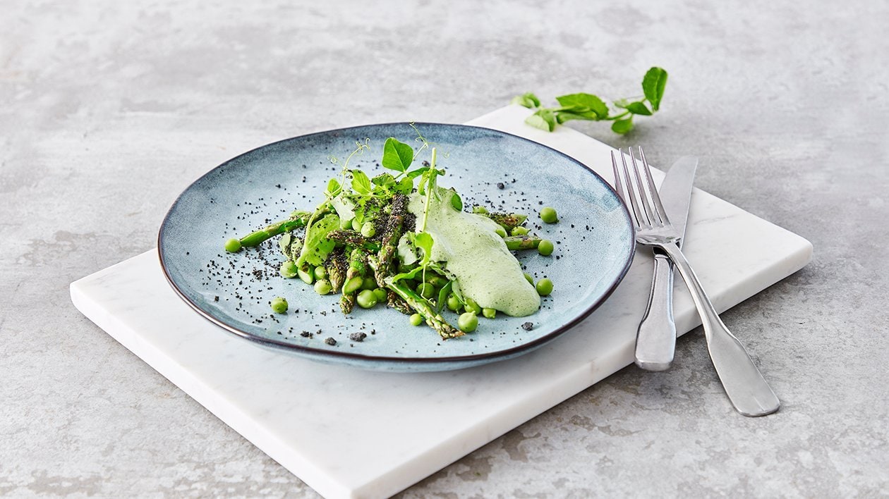 Grøn asparges med ærte-mynteskum og sort sesam Opskrift Unilever Food
