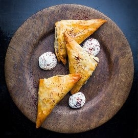 Grøntsags börek med paprikaflødeost Grøntsags börek med paprikaflødeost