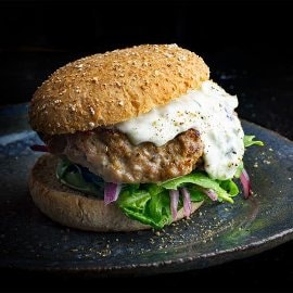 Lammeburger Bagdad med Jajeek mayonnaise Lammeburger Bagdad med Jajeek mayonnaise