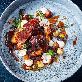 Braiseret Oksekæber med urter og ristet Aioli