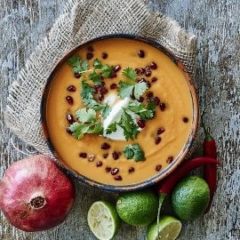 Sydamerikansk suppe med søde kartofler og lime Sydamerikansk suppe med søde kartofler og lime