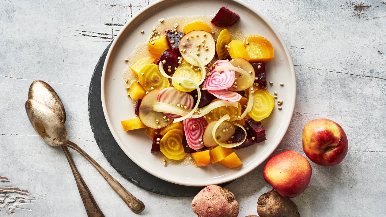 Salat rødbeder, selleri og æble - Opskrift Unilever Food Solutions