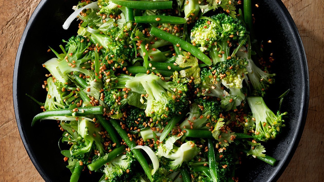 Broccoli med sesam, koriander og miso – - Opskrift