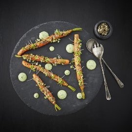 Glaseret gulerod med umami, estragoncreme og saltkerner Glaseret gulerod med umami, estragoncreme og saltkerner