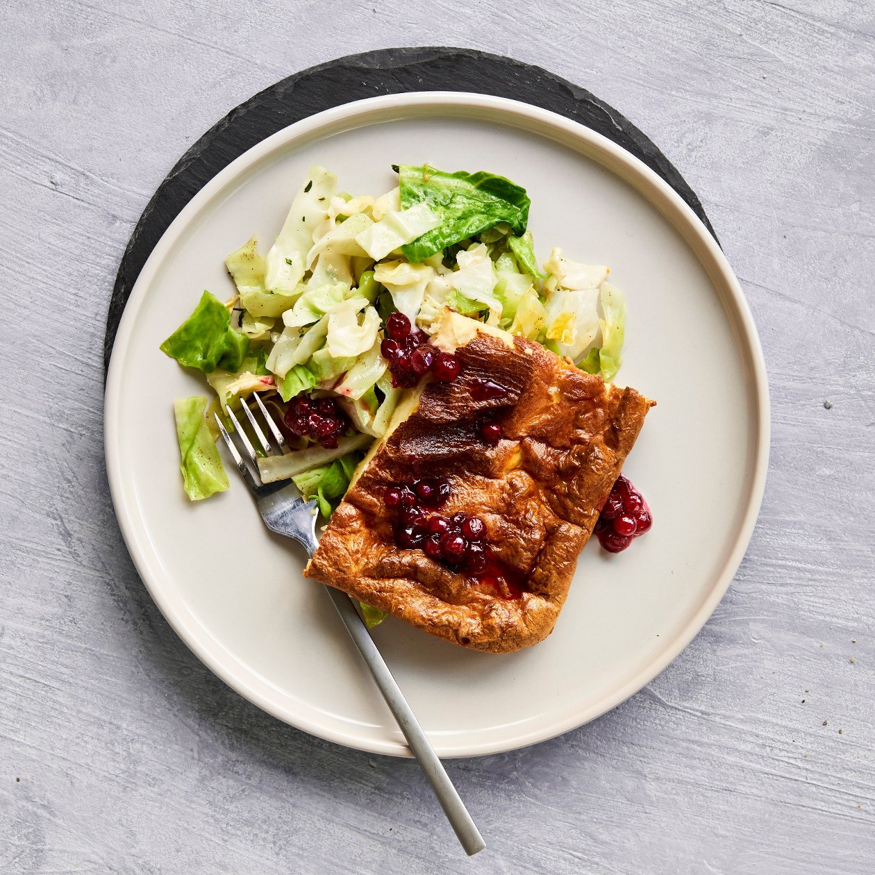 Glutenfri ovnpandekage med kål og tyttebær – - Opskrift