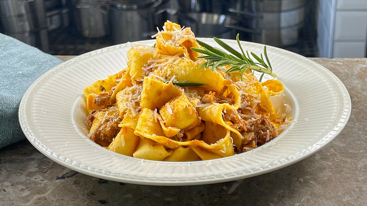 Italiensk kalveragout med pasta – - Opskrift