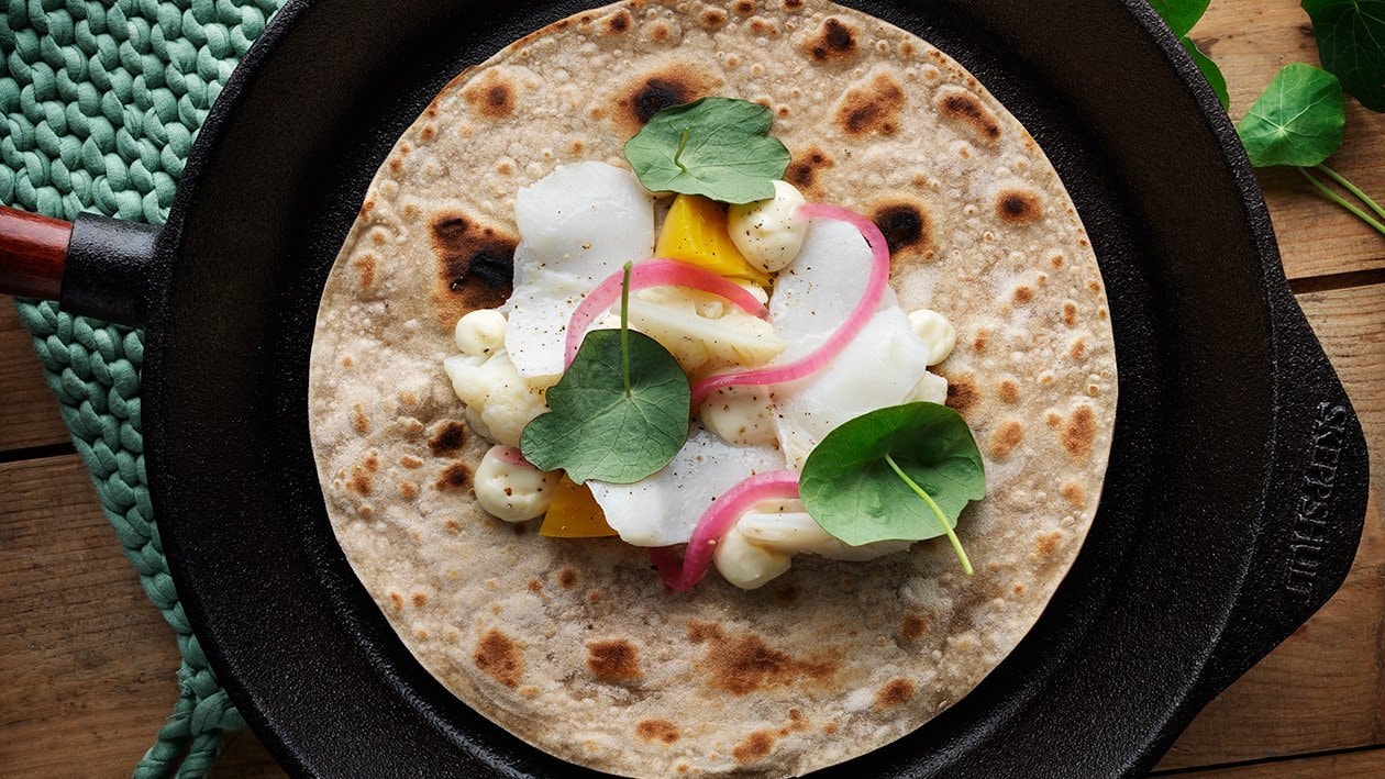 Fladbrød med torsk, citronmayonnaise, pickles og karse – - Opskrift