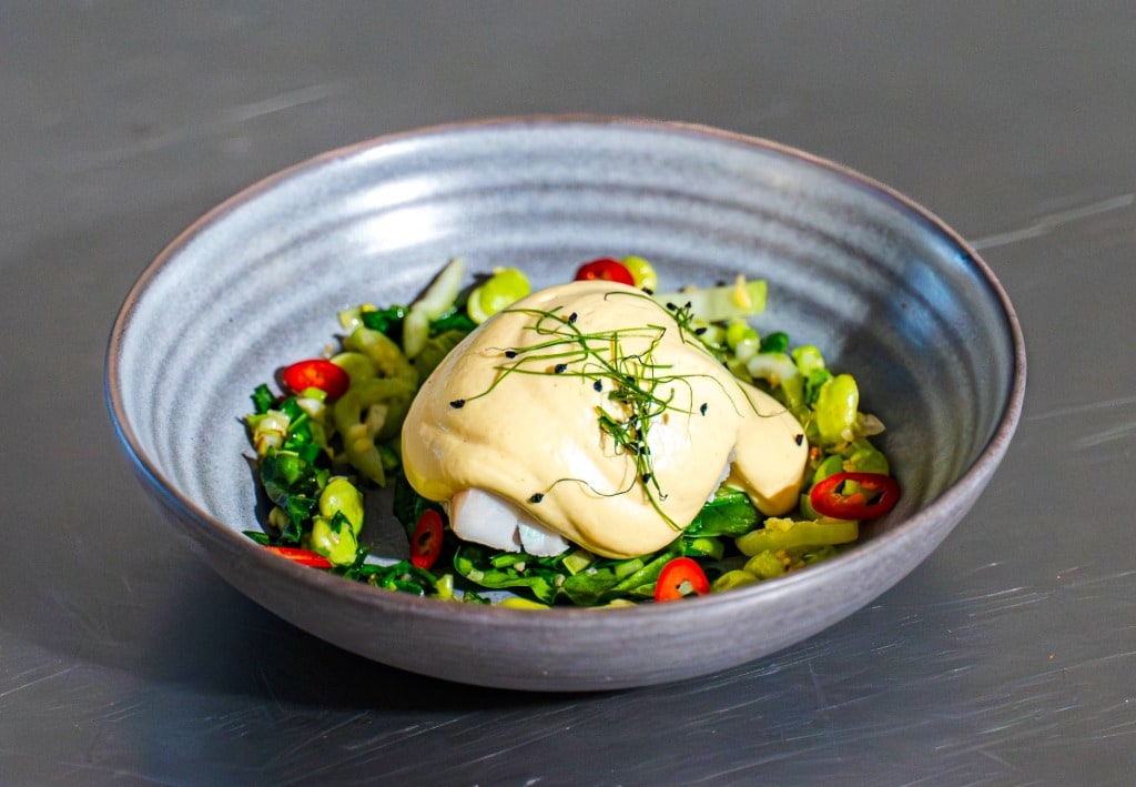 Saltet torsk med citrongræs-hollandaiseskum – - Opskrift