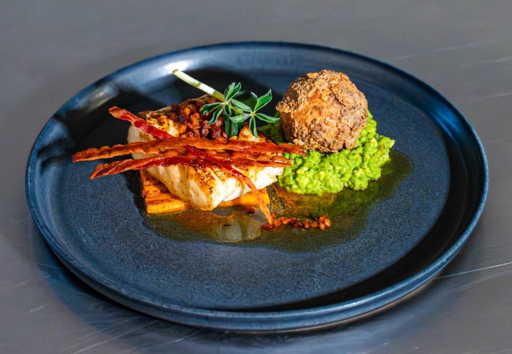 Let saltet torsk med bacon, kroketter og kulsmør – - Opskrift