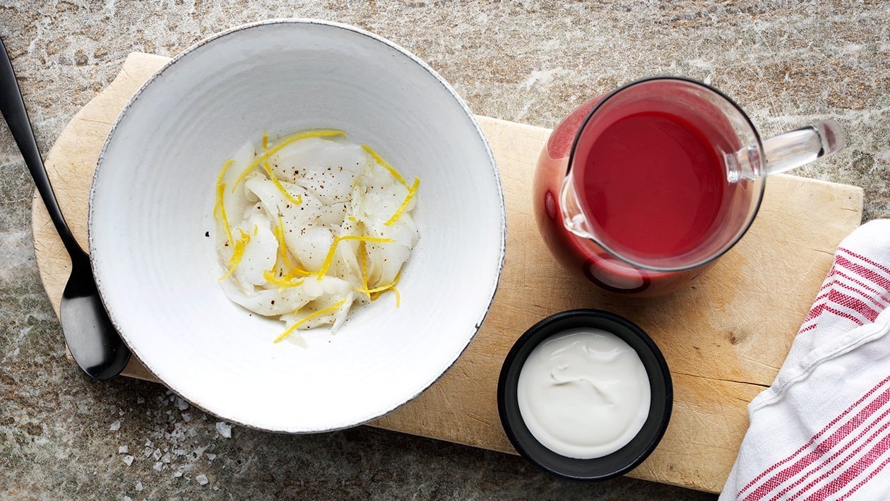 Rødbedesuppe med torsk og fraiche
