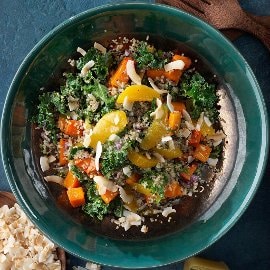 Sydamerikansk salat med quinoa, græskar og grønkål. Sydamerikansk salat med quinoa, græskar og grønkål.