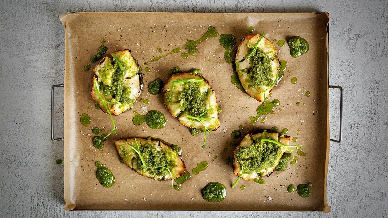 Helbagt knoldselleri med persillepesto – - Opskrift