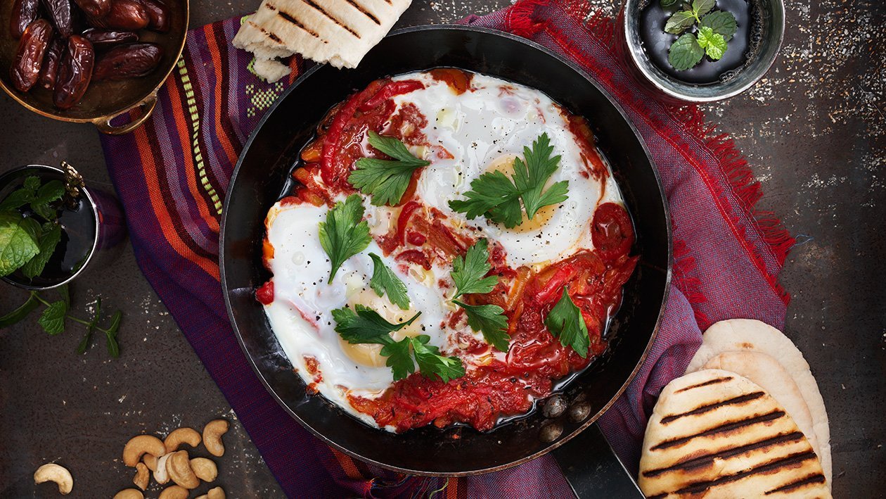 Chachouka-varm nordafrikansk gryde med paprika,tomat og æg – - Opskrift