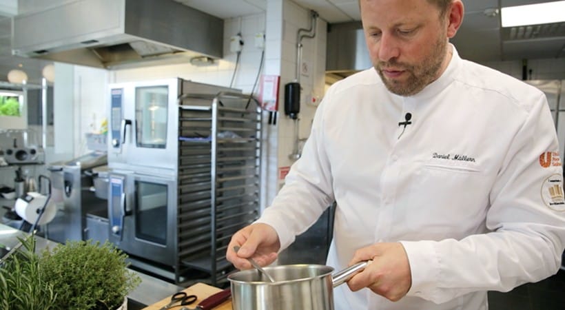 Salat med vores kok Daniel Müllern