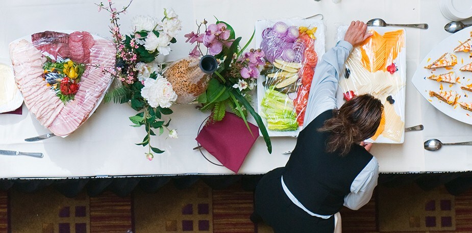 Catering for større grupper: Nyttigetips til festmiddage og buffeter